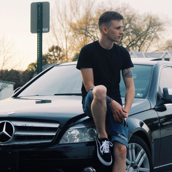 Meet your Posher, Tylor - Picture 1 of 1